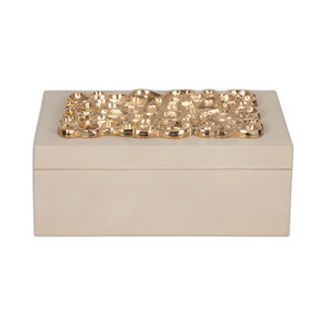 CAJA DE 11´´ CON RECORTE DE ORO ABIERTO EN LA PARTE SUPERIOR, MARFIL